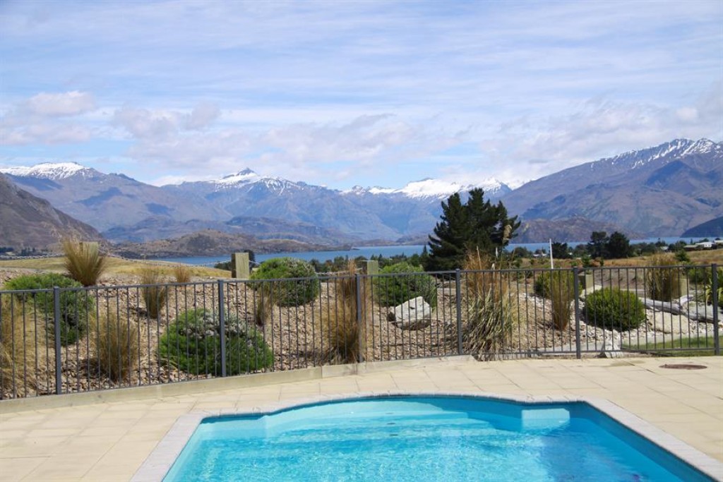 Alpine Resort Wanaka Pool Arw 1024x683